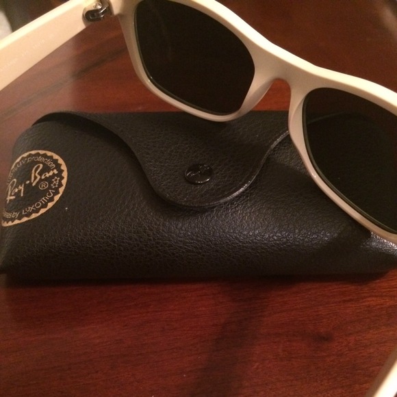 Black/white ray ban - Picture 2 of 3