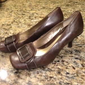 Nine West Brown Leather Pump Buckle Accent