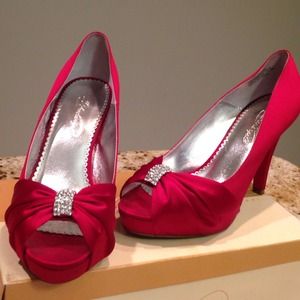 MICHAELANGELO/David Bridal Heels Apple Red w/Bling
