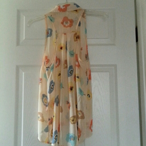 Floral top - Picture 3 of 3