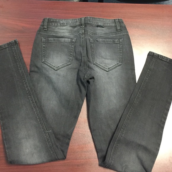 SOLD!!! Forever21 skinny jeans - Picture 3 of 3