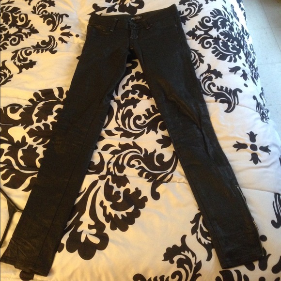 Black coated skinny pants with zipper