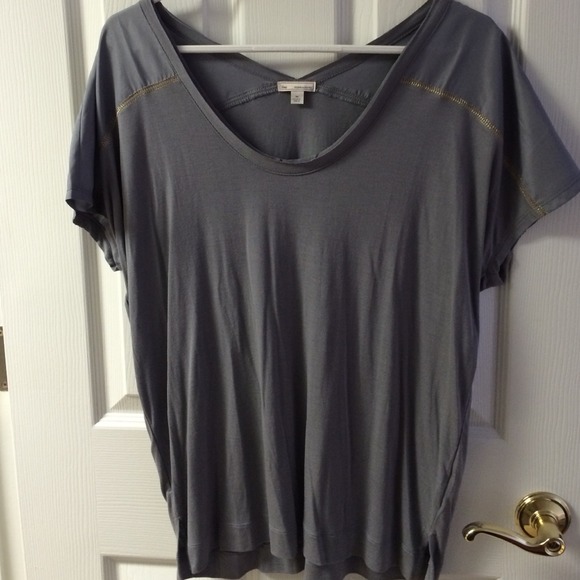 Grey gap shirt!