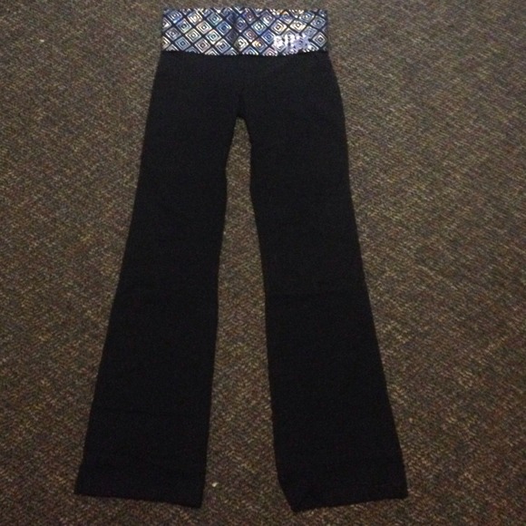 Victorias Secret Bling Boot Cut Yoga Pants Short