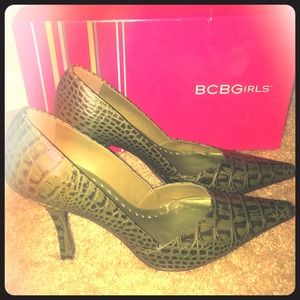 BCBG evergreen Croco heels
