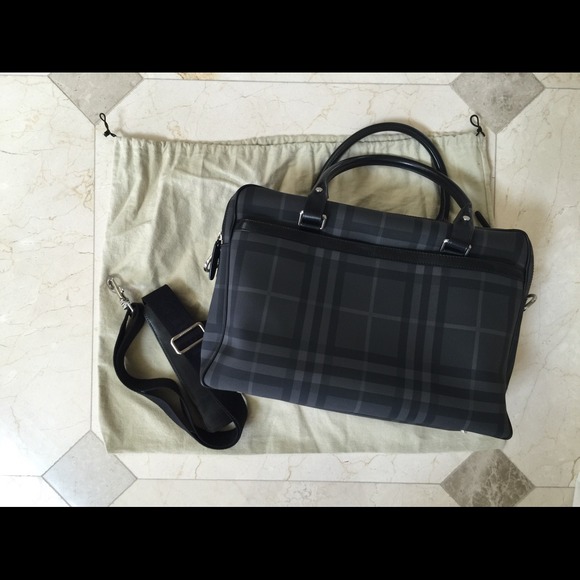 🎉 HP 🎉Burberry handbag with shoulder strap