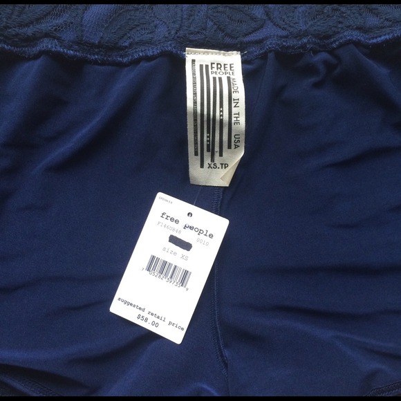 ❎SOLD❎Free People Navy lace shorts - Picture 2 of 3