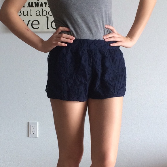 ❎SOLD❎Free People Navy lace shorts - Picture 3 of 3