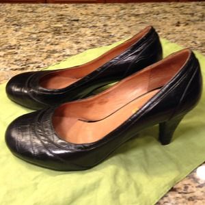 Chocolat Blu Black Leather Pump Alligator