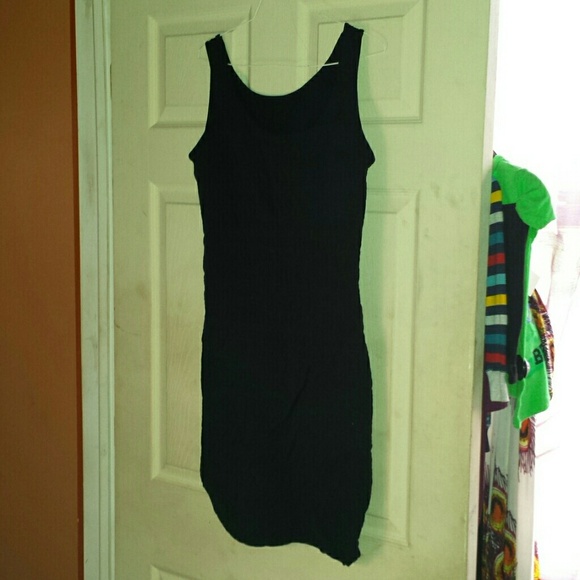 Black bodycon dress