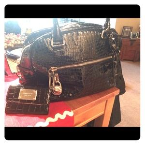 Micheal Kors purse and wallet. Patent leather.