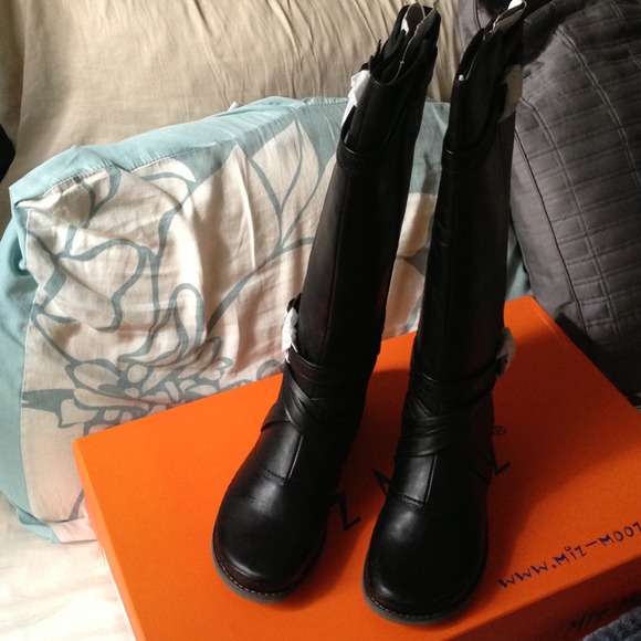 BNWT Miz Mooz "Pauline" Black Leather Boots sz6 - Picture 2 of 4