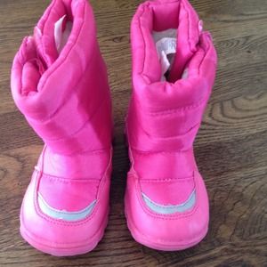 Pink snow boots little girl