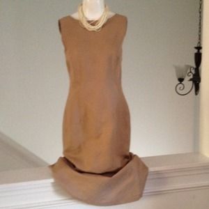 Long sleeveless linen dress