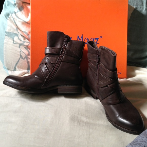 NWT Miz Mooz Bailey Brown Leather Ankle Boots sz 6 - Picture 2 of 8