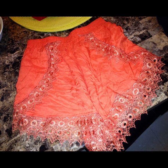 Pretty Lace Detailed Shorts 🎀