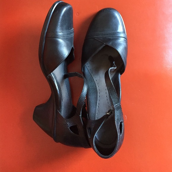 Black Dansko Pumps