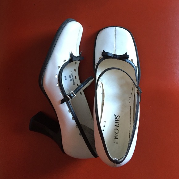 Twolips leather white Mary Jane pumps