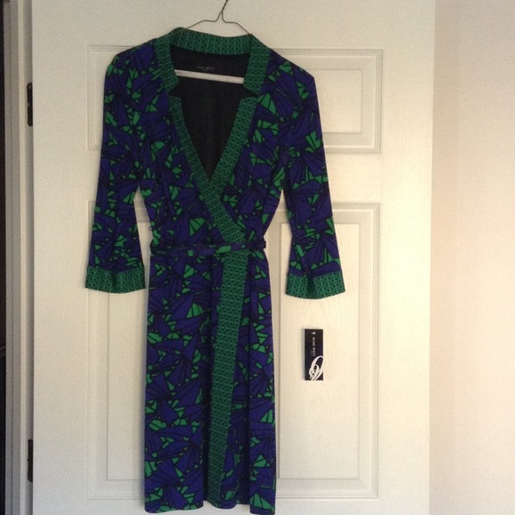 Say bye bye to boring black in this Nine West wrap