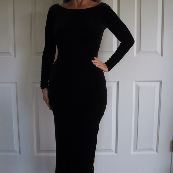 Black velvet dress.  Only worn once. - Picture 4 of 4