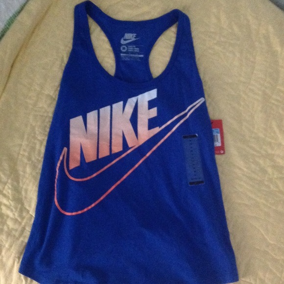 Nike Tops - 🎉FINAL MARK DOWN🎉Nike tank top