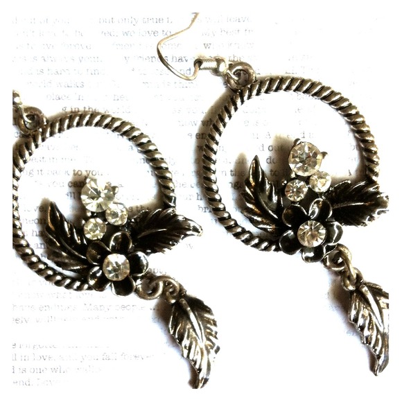 NEW Vintage-Style Antiqued Silver Tone Earrings