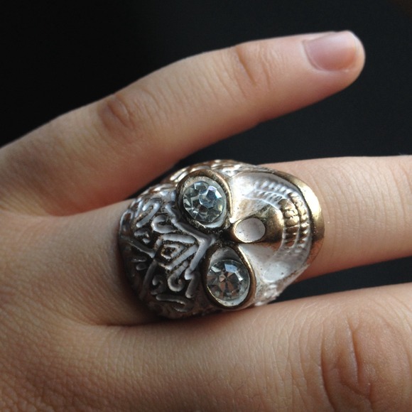 Skull ring