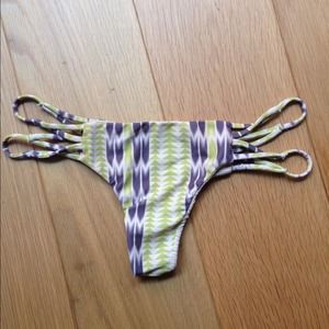$59 🅿️ Acacia swimwear arrows maui bikini bottom