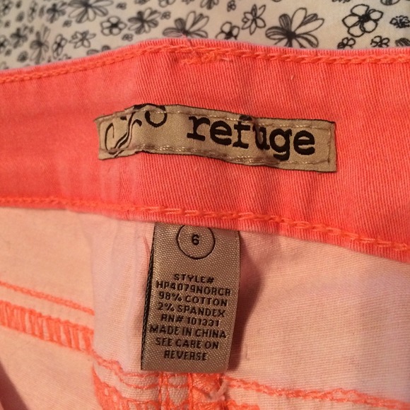SOLD Refuge Skinny Jeans - Picture 3 of 3