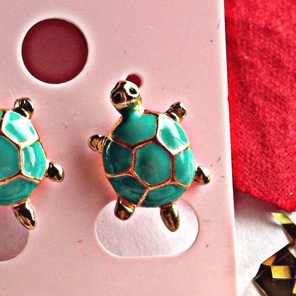 ❗️🚫SOLD❗️Mint Turtle Reef Earrings - Picture 2 of 2