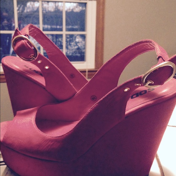 Red wedge shoes - Picture 2 of 3