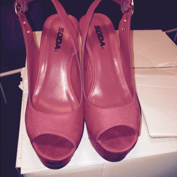 Red wedge shoes - Picture 3 of 3