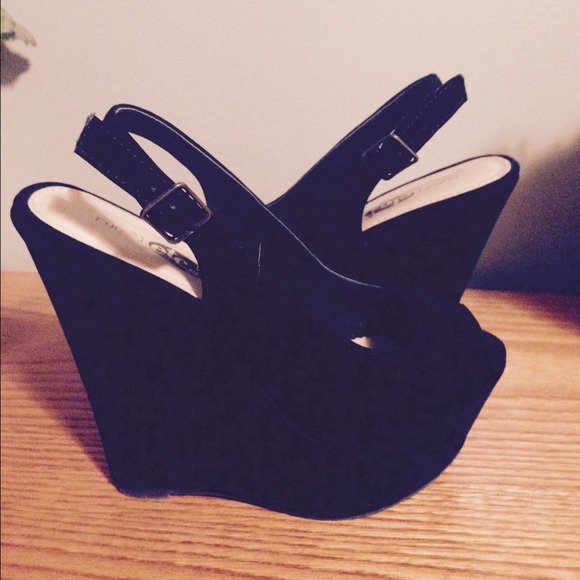 Black suede wedge shoes - Picture 2 of 4