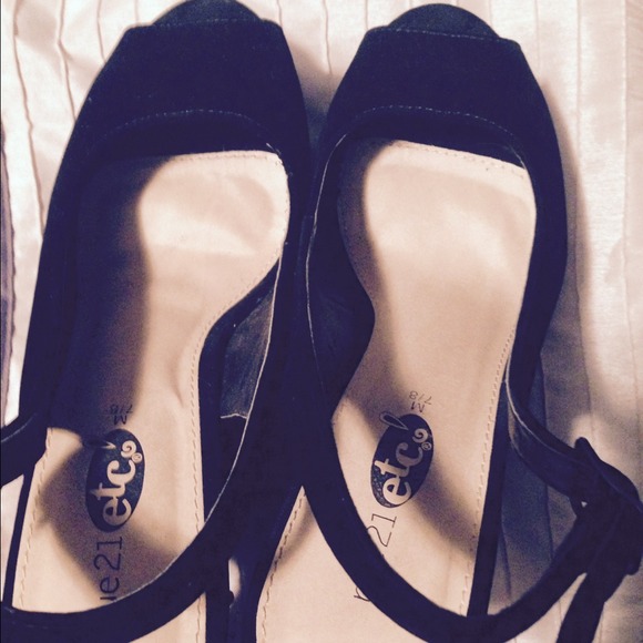 Black suede wedge shoes - Picture 3 of 4