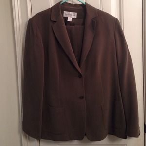 Jones New York Olive Pant Suit, Size 14