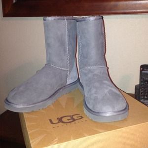 ❌SOLD on Mèrcarį❌ UGG Classic Short Gray Boots