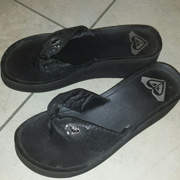 Roxy black platform flip flops NEVER WORN!