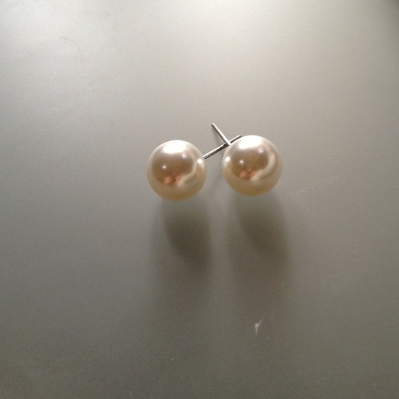 Big studs - Picture 3 of 3