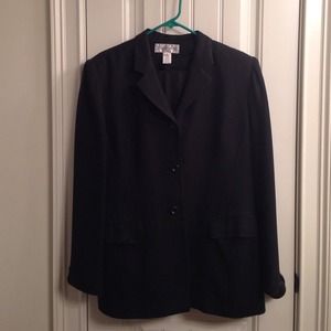 Black Jones Wear pant suit in size 14.