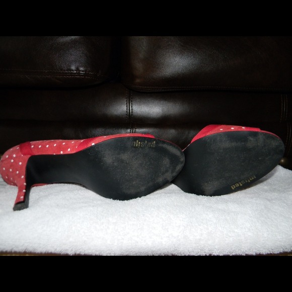 ❄️WINTER SALE PRICE $12❄️ Unlisted By Kenneth Cole - Picture 3 of 3