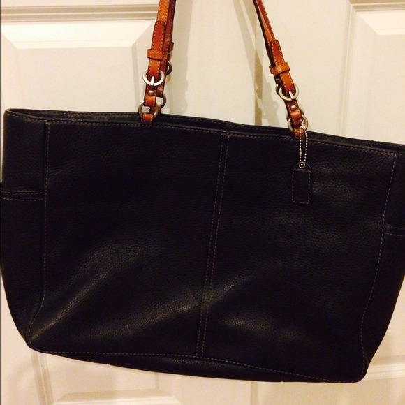 SOLD Coach black leather tote 15x10x6 in ❤️SOLD ❤️