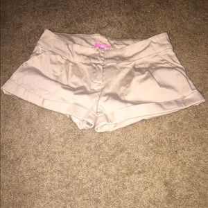 LOLA khaki shorts size Small