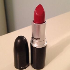 MAC lipstick in Après Chic and Honey Love