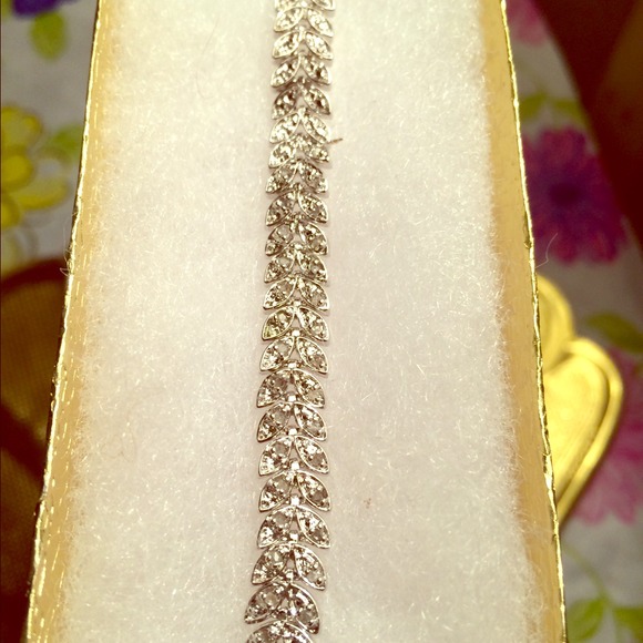 🎉PRICE DROP🎉 1k diamond silver bracelet