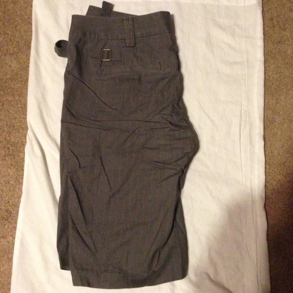 Bermudas - Picture 2 of 2