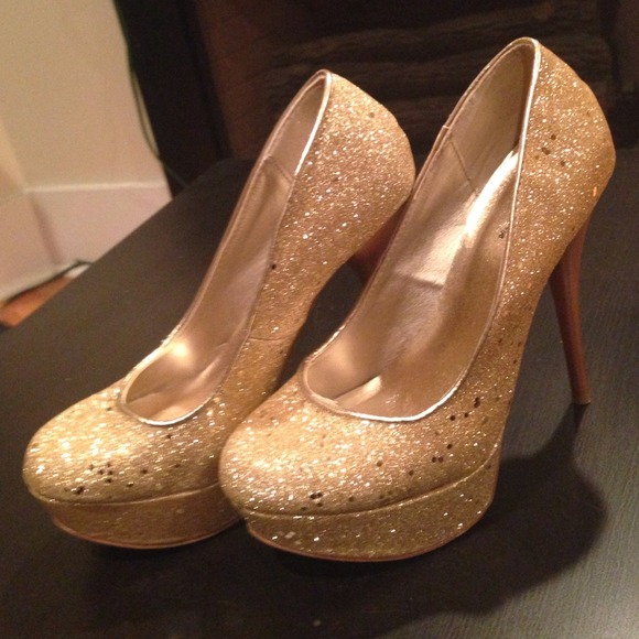 Preloved gold platform heels!