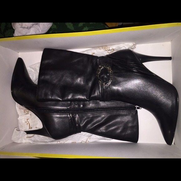 Boots - Picture 2 of 3