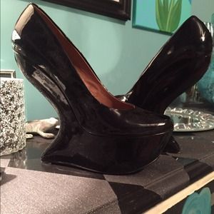 Amazing heel less shoe