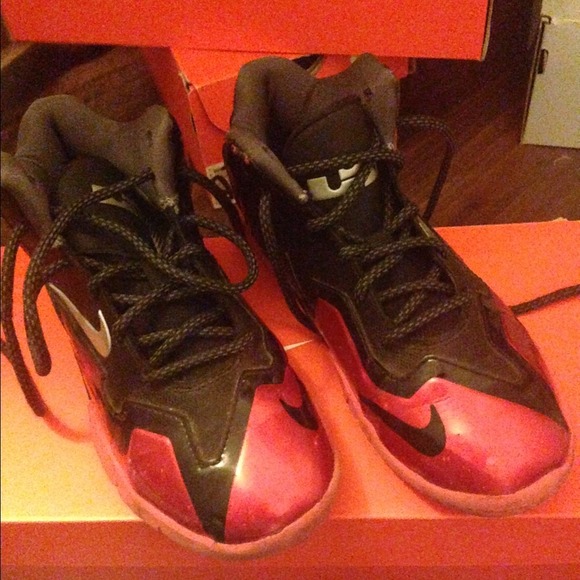 Kids basketball sneakers