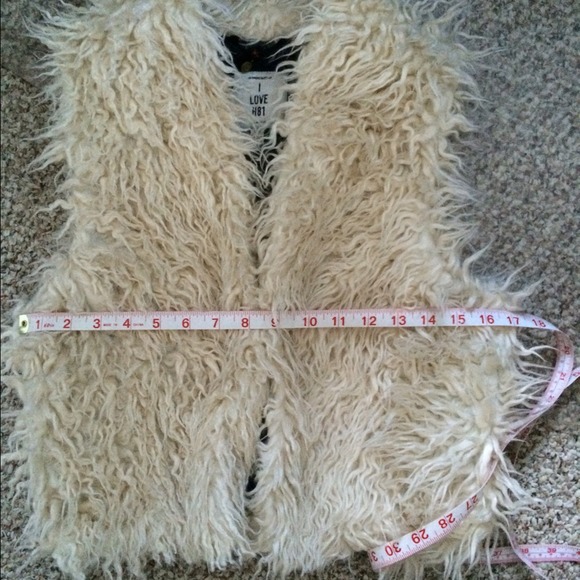 SOLD - Stunning Cream Faux Shearling Fur Vest - Picture 2 of 3
